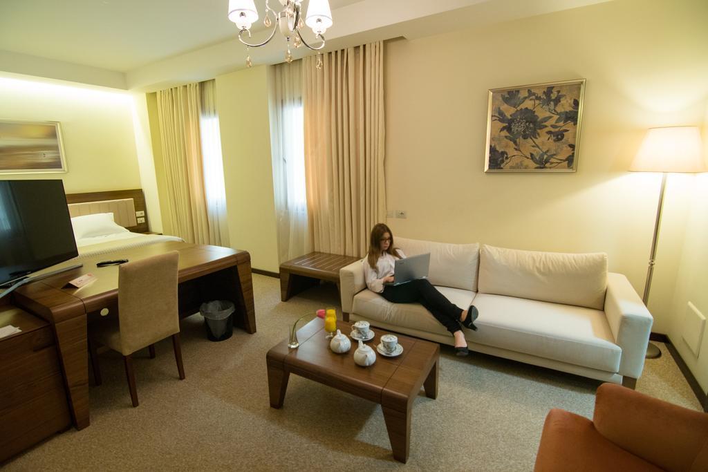 Boutique Hotel Kotoni Тирана Экстерьер фото