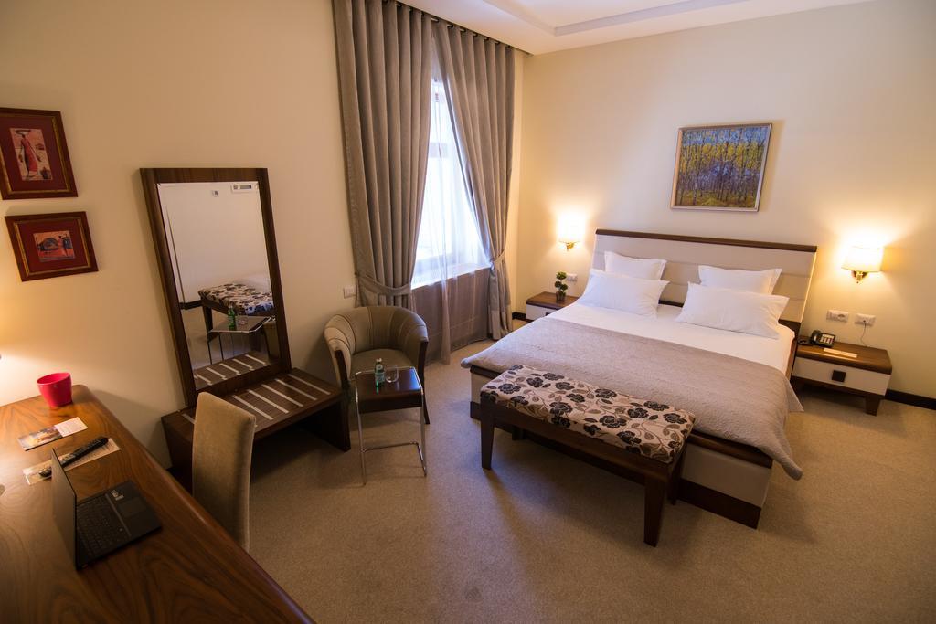 Boutique Hotel Kotoni Тирана Экстерьер фото
