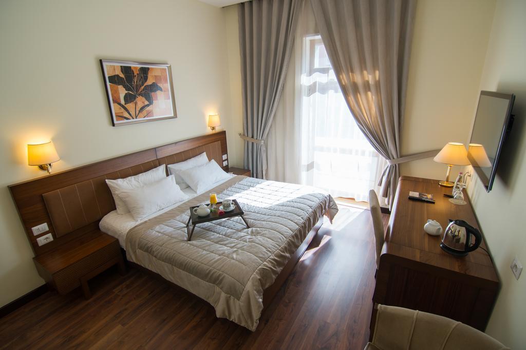Boutique Hotel Kotoni Тирана Экстерьер фото