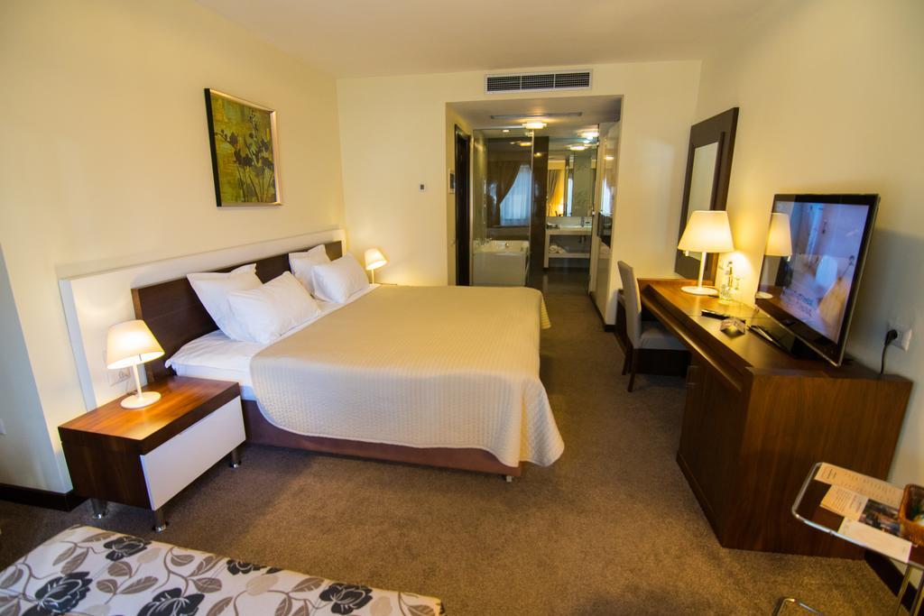Boutique Hotel Kotoni Тирана Экстерьер фото