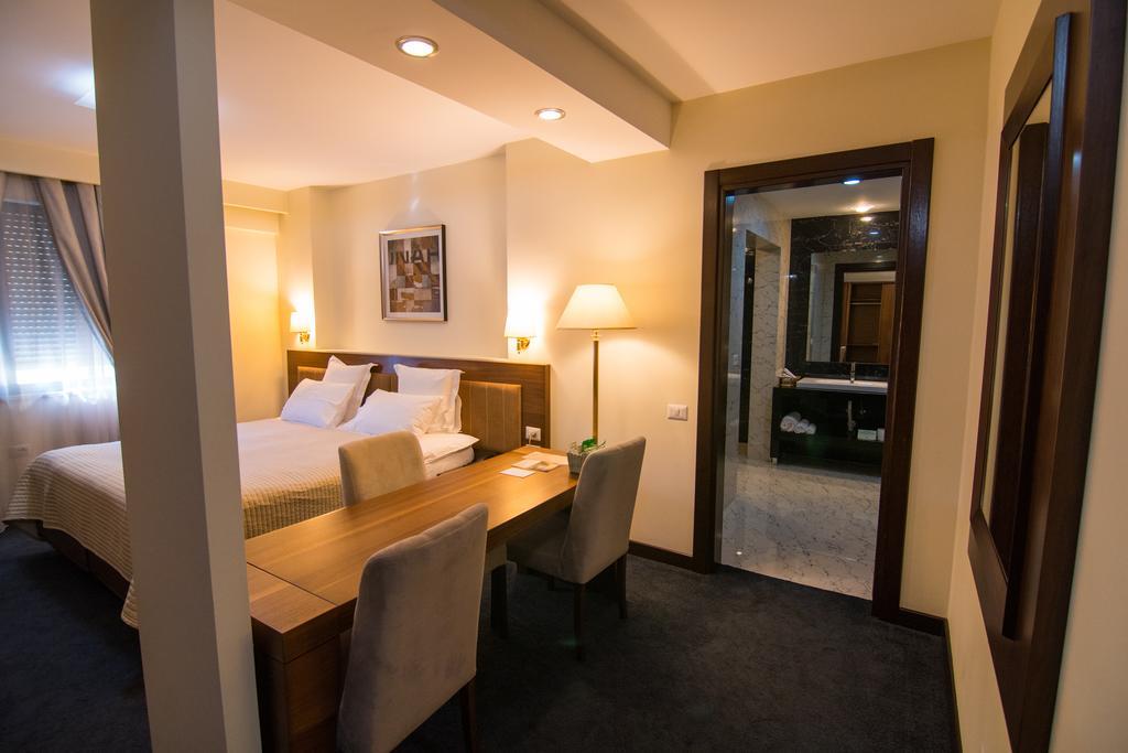 Boutique Hotel Kotoni Тирана Экстерьер фото